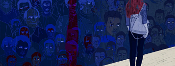 Ilustración: mural a la izquierda con fondo azul y siluetas de caras de hombres. A la dereca una mujer de espaldas paseando.