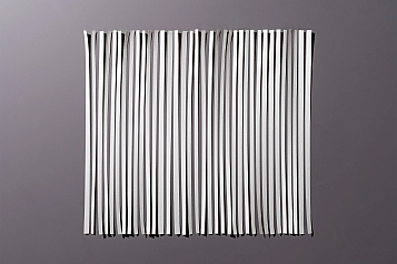Paper cutted vertically in thin paralel lines